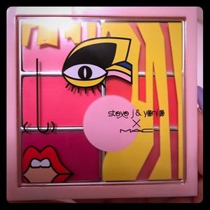 MAC Limited Edition Steve Yoni Attraction Palette